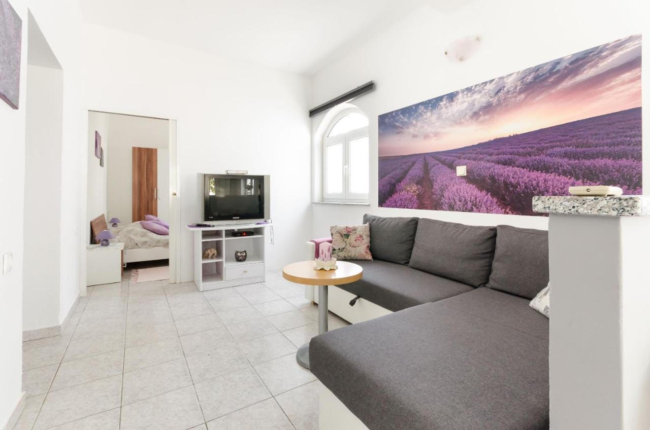Apartments Ines Banjol Екстер'єр фото